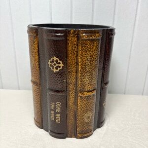 THREE HANDS CORP Faux Book Exterior Container
